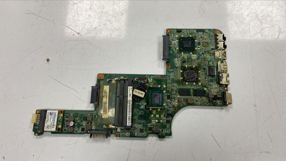 TOSHIBA Satellite L830 Anakart DA0BU8MB8E0 i5-3337U