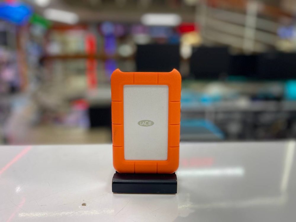 LaCie Rugged USB-C 2 TB, Taşınabilir Harici Sabit Sürücü, Düşmeye, Darbeye, Toza ve Yağmura Dayanıklı, Mac ve PC için, USB-A Kablosu olmadan USB-C dahil, Data Rescue Services (2.el)